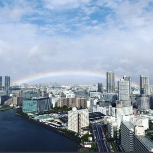 即位式の虹は日本の解放の徴と再建主義者
